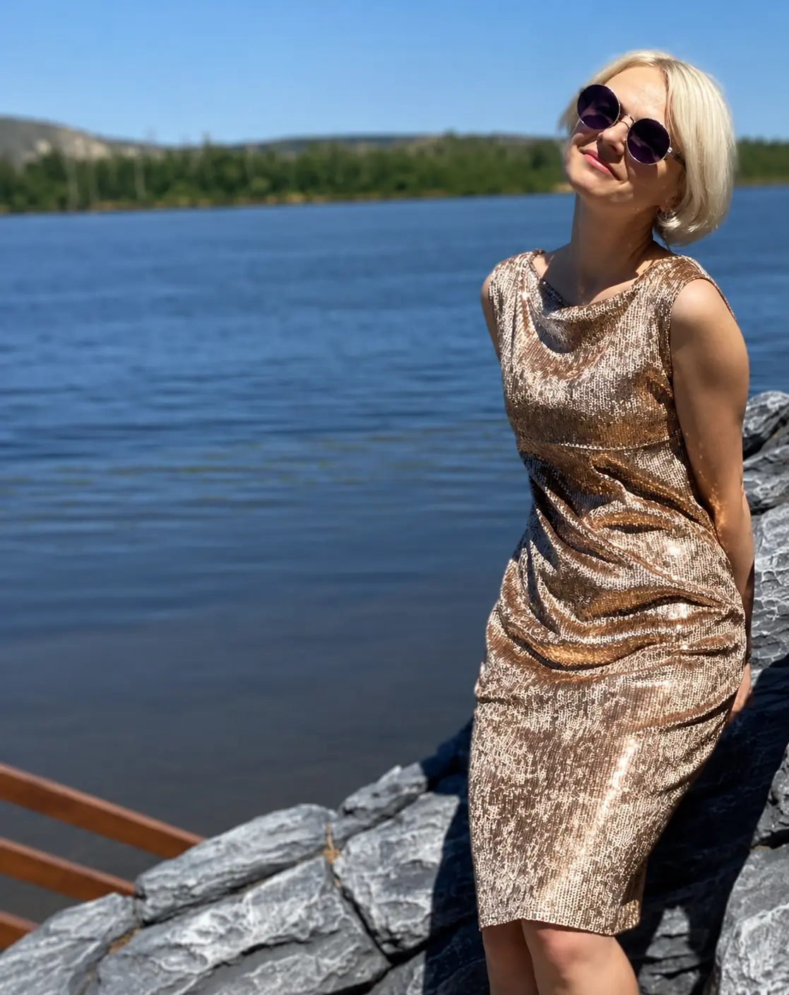 Платье с пайетками